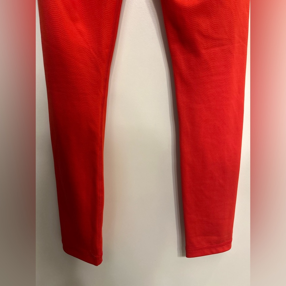 Like New Zyia Active Ascend Red Subtle Pattern Leggings - Picture 8 of 9